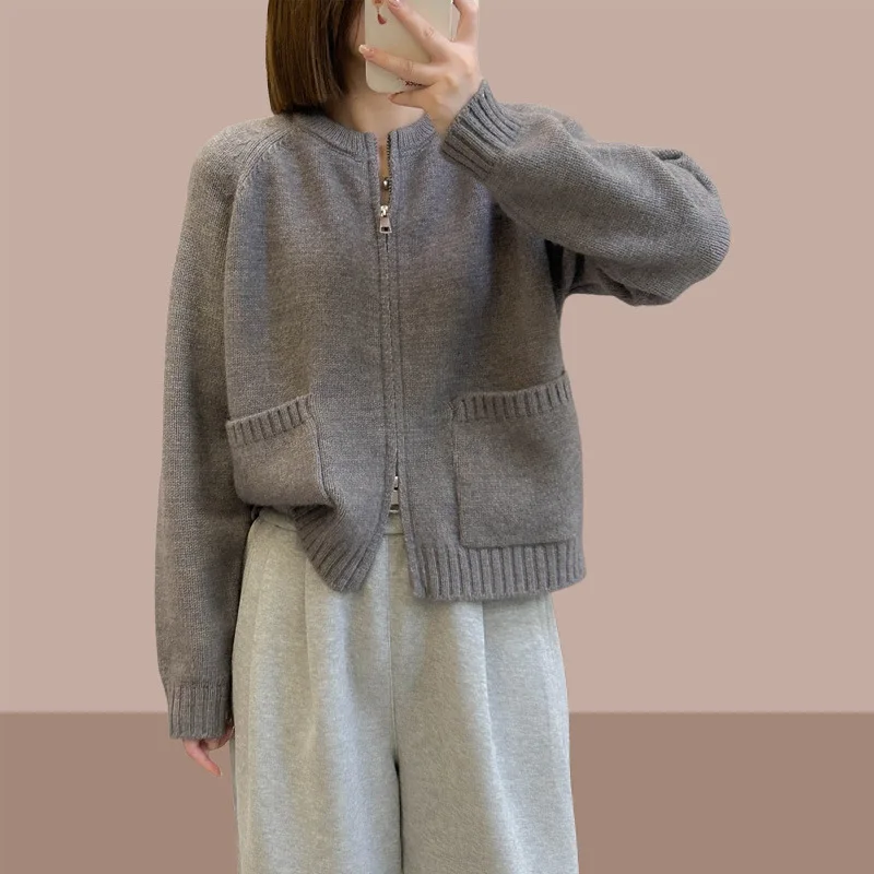 Vintage Knitted Women Cardigan Casual Full Sleeve Zipper O Neck Pleated Lady Sweater 2025 Autumn Winter Thin Knitwear Top Female
Vintage Knitted Women Cardigan Casual Full Sleeve Zipper O Neck Pleated Lady Sweater 2025 Autumn Winter Thin Knitwear Top Female
