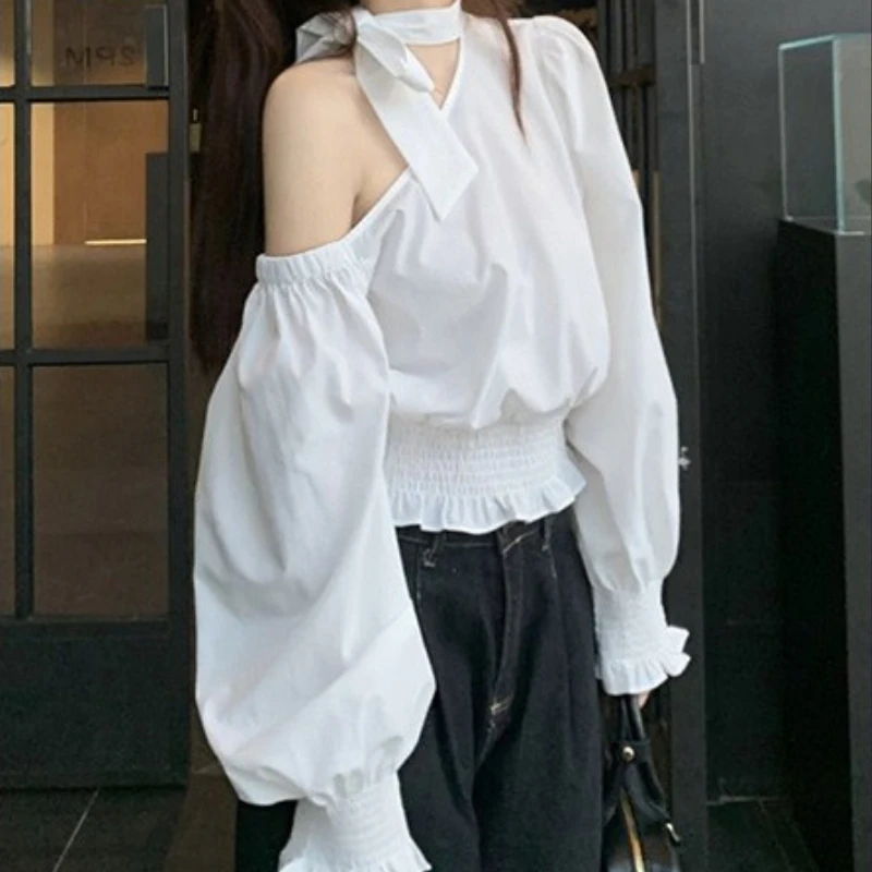 Design Halterneck Lace-up Niche Chic Shirt Women's Fall 2025 New Flared Sleeve Waist Slimming Shirt
Design Halterneck Lace-up Niche Chic Shirt Women's Fall 2025 New Flared Sleeve Waist Slimming Shirt