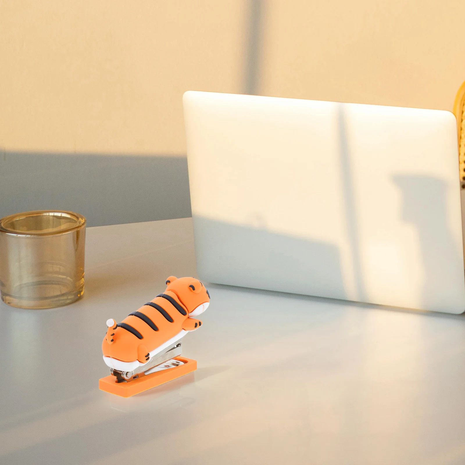 Mini Portable Tiger Stapler Cute Cartoon Small Handheld Office Book Stapling Tool for Desk Animal Stapler Creative Student Use
Mini Portable Tiger Stapler Cute Cartoon Small Handheld Office Book Stapling Tool for Desk Animal Stapler Creative Student Use