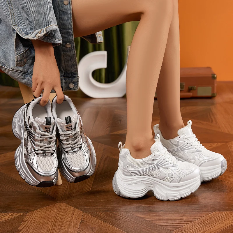 Женские туфли для папы, новые туфли с дышащей сеткой, женская обувь на толстой подошве, увеличивающая рост внутри, универсальная спортивная и повседневная обувь
Женские туфли для папы, новые туфли с дышащей сеткой, женская обувь на толстой подошве, увеличивающая рост внутри, универсальная спортивная и повседневная обувь