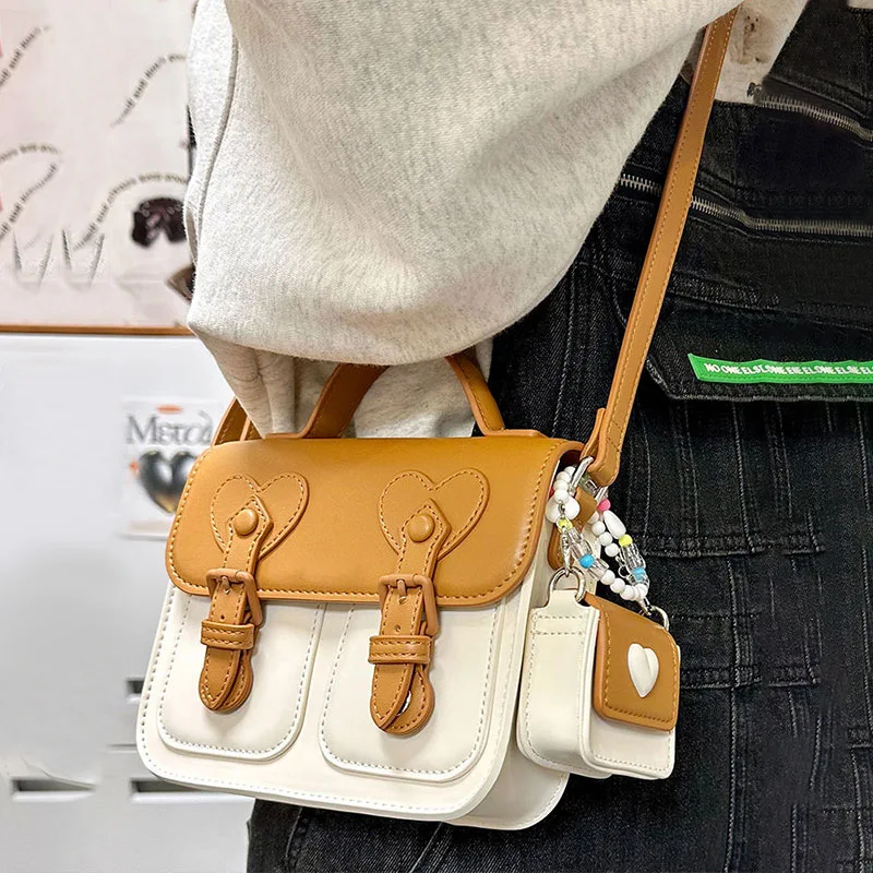 PU leather women's crossbody bag with contrasting cream, cute hand-held square change bag, Cambridge bag, single-shoulder bag
PU leather women's crossbody bag with contrasting cream, cute hand-held square change bag, Cambridge bag, single-shoulder bag