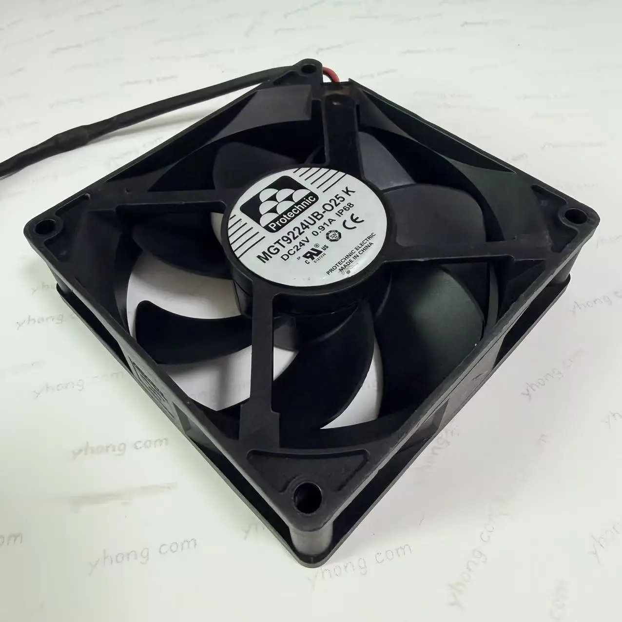 Magic MGT9224UB-O25K IP68 водонепроницаемый охлаждающий вентилятор для сервера DC 24 В 0,91 А 90X90X25 мм 4-проводной
Magic MGT9224UB-O25K IP68 водонепроницаемый охлаждающий вентилятор для сервера DC 24 В 0,91 А 90X90X25 мм 4-проводной