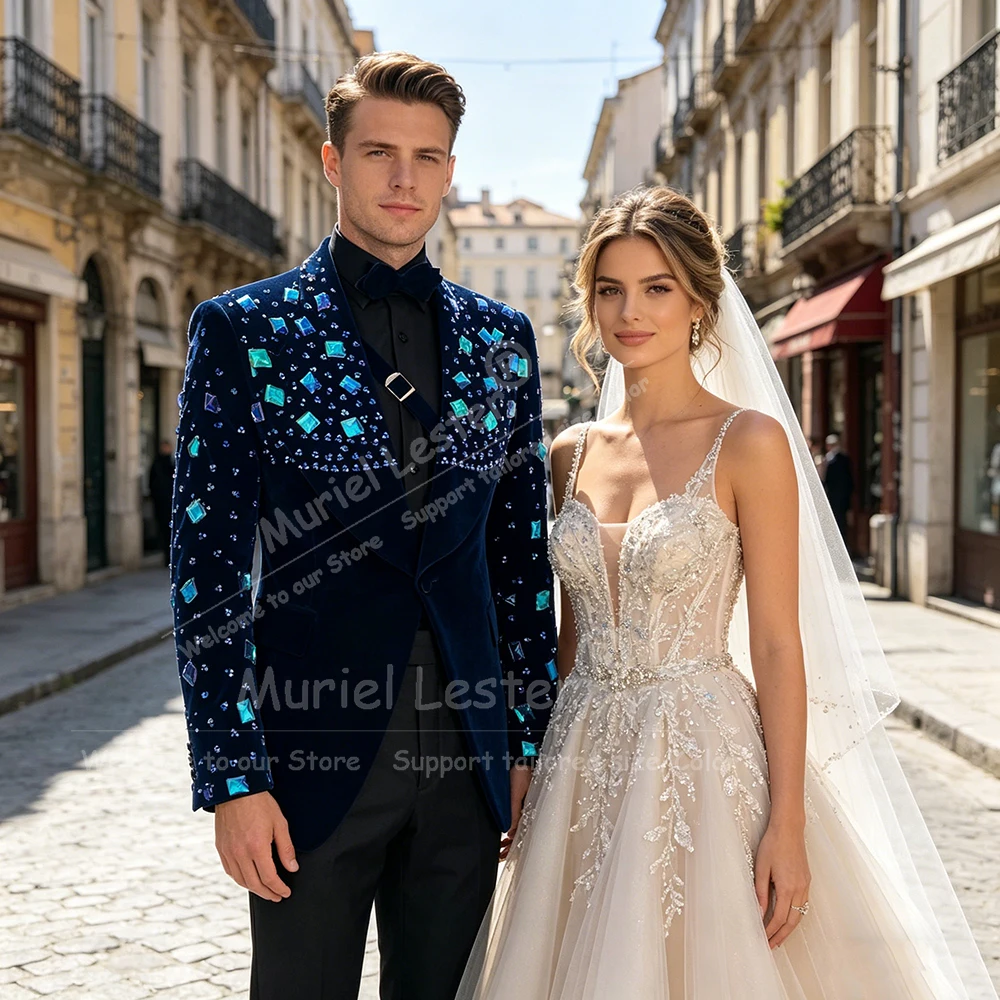 Unique Design Suits Men 2 Piece Sets Rhinestone Beading Velvet Prom Blazer Customized Groom Tuxedos Attire costume homme luxe
Unique Design Suits Men 2 Piece Sets Rhinestone Beading Velvet Prom Blazer Customized Groom Tuxedos Attire costume homme luxe