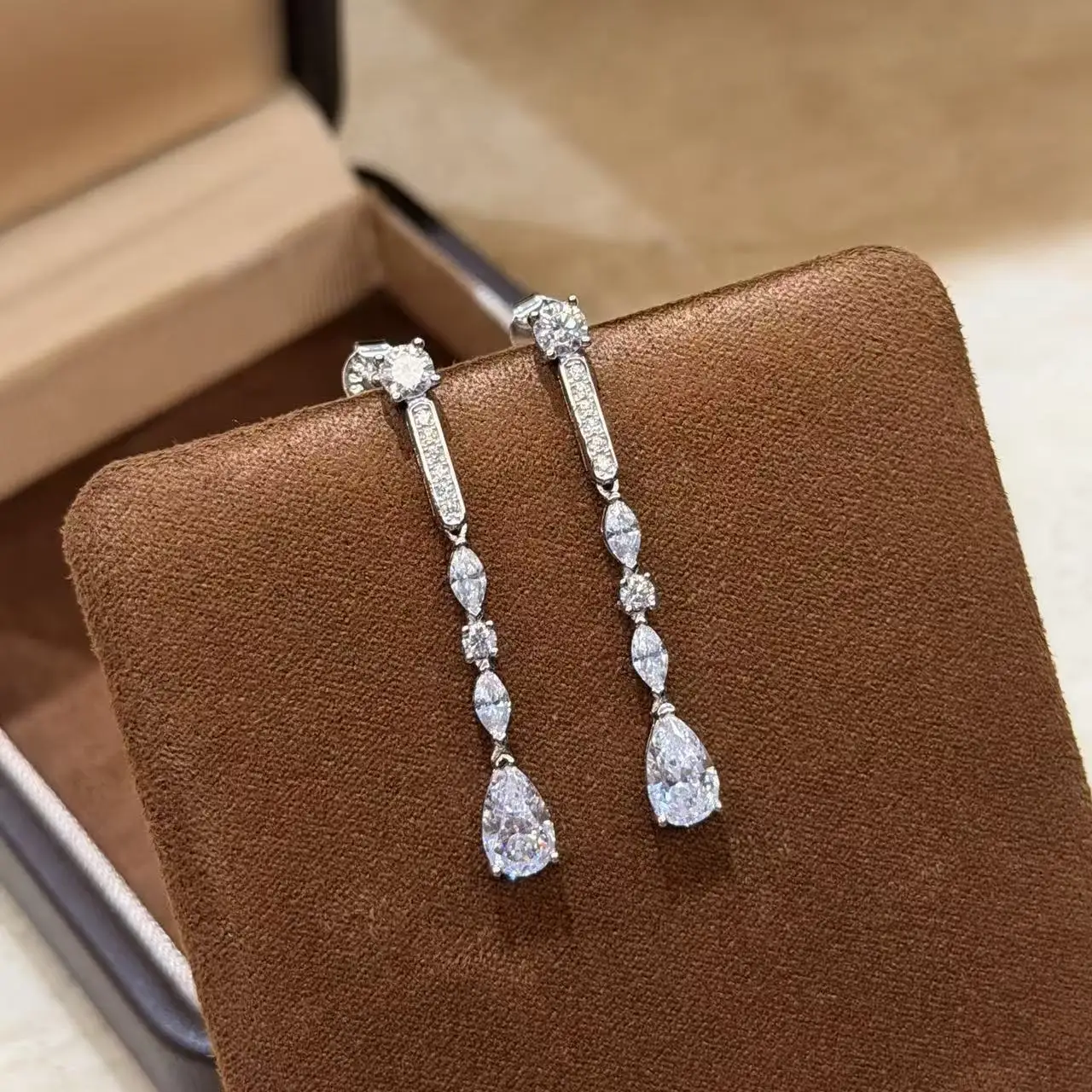 100% 925 Sterling Silver Long Tassel Earring Pave AAA Zircon Water Drop Studs Earrings For Women Fine Jewelry
100% 925 Sterling Silver Long Tassel Earring Pave AAA Zircon Water Drop Studs Earrings For Women Fine Jewelry