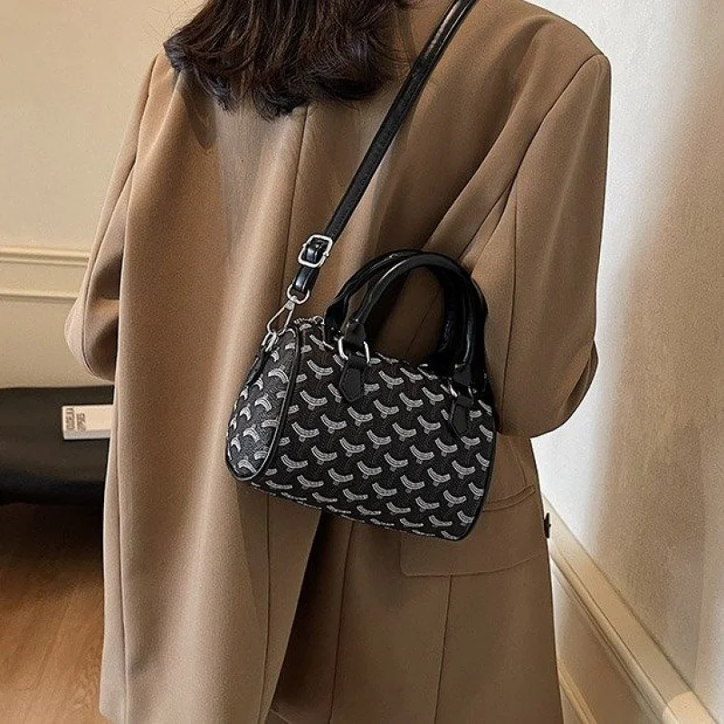 Classic Women's Leather Shoulder Bag Fashion Crossbody Messenger Bag Luxury Brand Designer Tote Handbags For Ladies
Classic Women's Leather Shoulder Bag Fashion Crossbody Messenger Bag Luxury Brand Designer Tote Handbags For Ladies