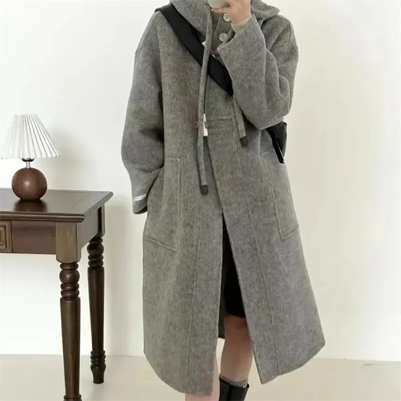 Korean Fashion Wool Coat Horn button Overcoat Long Wool Coat Women Elegant 2025 Autumn Winter Jacket Fashion Vintage Loose
Korean Fashion Wool Coat Horn button Overcoat Long Wool Coat Women Elegant 2025 Autumn Winter Jacket Fashion Vintage Loose