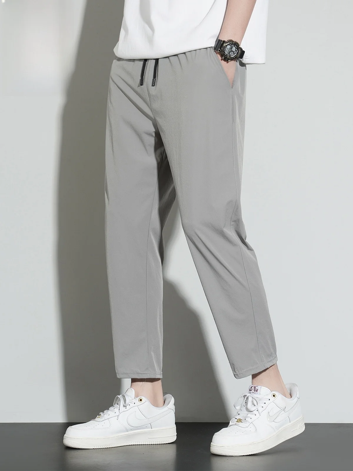 Мужские повседневные брюки из ледяного шелка с охлаждающим эффектом, прямого кроя, длиной 9/10, летние, новые, свободного кроя, для отдыха
Мужские повседневные брюки из ледяного шелка с охлаждающим эффектом, прямого кроя, длиной 9/10, летние, новые, свободного кроя, для отдыха