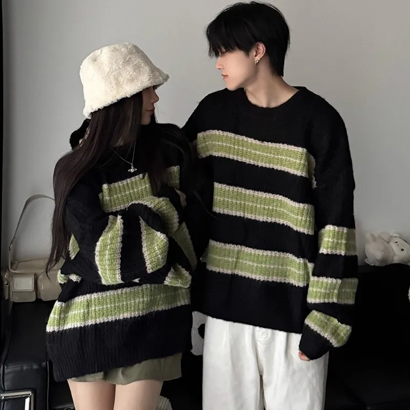 Мужской вязаный свитер оверсайз в стиле ретро с полосками, весна-осень, Гонконг, модный, с круглым вырезом, пуловер
Мужской вязаный свитер оверсайз в стиле ретро с полосками, весна-осень, Гонконг, модный, с круглым вырезом, пуловер