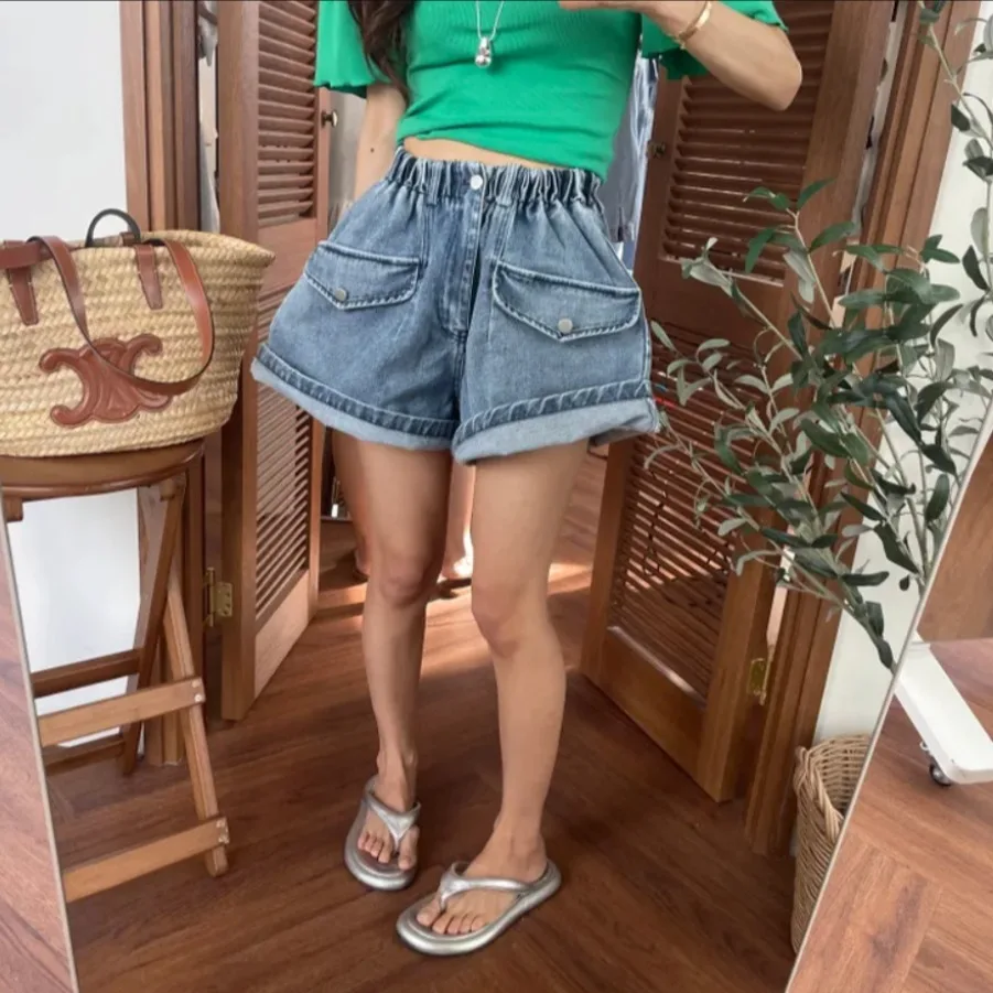 Summer 2026 Korean Style Chic Fashionable Loose Wide Leg Denim Shorts Elastic Waist Pocket Casual Cotton Shorts for Ladies
Summer 2026 Korean Style Chic Fashionable Loose Wide Leg Denim Shorts Elastic Waist Pocket Casual Cotton Shorts for Ladies