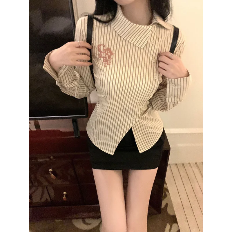 Early Autumn Retro Ballet Style New Chinese Pure Embroidery Striped Slim Shirt
Early Autumn Retro Ballet Style New Chinese Pure Embroidery Striped Slim Shirt