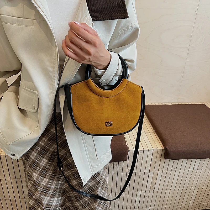 Unique High-End Minimalist Vintage Fashionable Bag For Business Women With Letter Logo Design
Unique High-End Minimalist Vintage Fashionable Bag For Business Women With Letter Logo Design