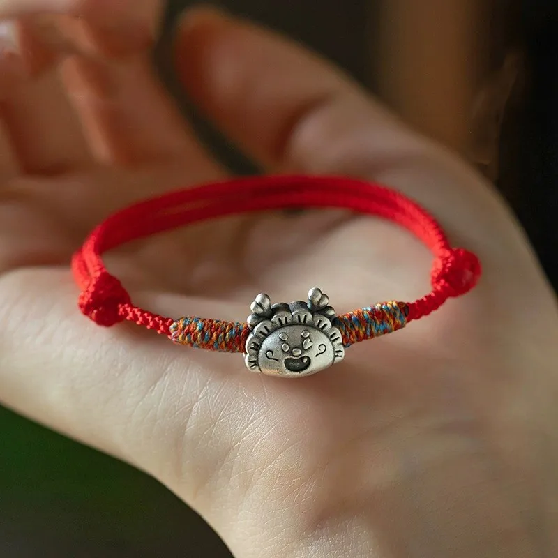 Браслет с клецками маленького дракона, год дракона, браслет из красной веревки, чистое серебро, минималистичный плетеный унисекс, праздничный подарок
Браслет с клецками маленького дракона, год дракона, браслет из красной веревки, чистое серебро, минималистичный плетеный унисекс, праздничный подарок