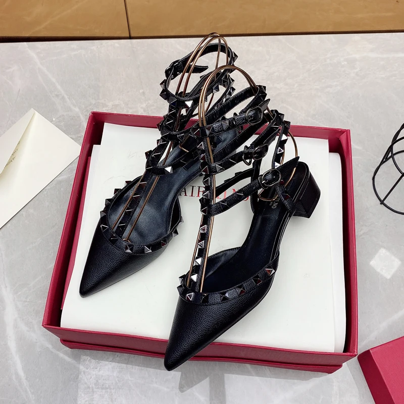 Luxury New Gladiator Women's Shoes Genuine Leather 3CM Low Heel Pointed Toe Rivet Sandals Women Sexy Stiletto Dressy Party Shoes
Luxury New Gladiator Women's Shoes Genuine Leather 3CM Low Heel Pointed Toe Rivet Sandals Women Sexy Stiletto Dressy Party Shoes