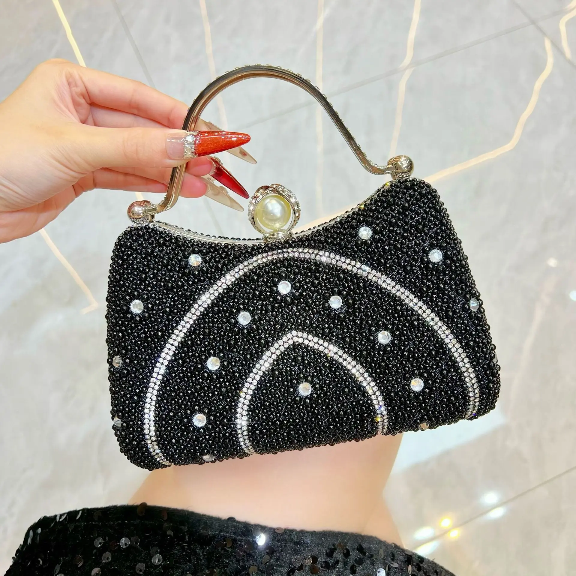 Обеденная сумка знаменитостей, вечерняя сумка с бриллиантами, инкрустированная жемчугом, модная сумка Xiaoxiangfeng, женская сумка-мессенджер на цепочке
Обеденная сумка знаменитостей, вечерняя сумка с бриллиантами, инкрустированная жемчугом, модная сумка Xiaoxiangfeng, женская сумка-мессенджер на цепочке