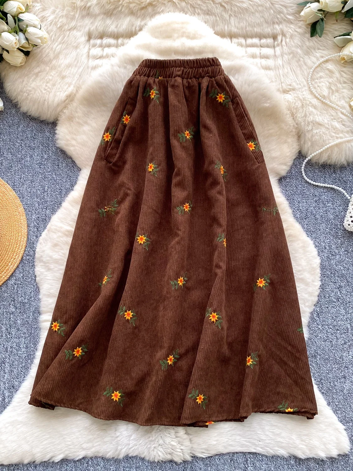 Retro Embroidered Corduroy A-Line Skirt High Waist Elastic Waist Korean Style Summer Women's Fashion City Commute Skirt
Retro Embroidered Corduroy A-Line Skirt High Waist Elastic Waist Korean Style Summer Women's Fashion City Commute Skirt