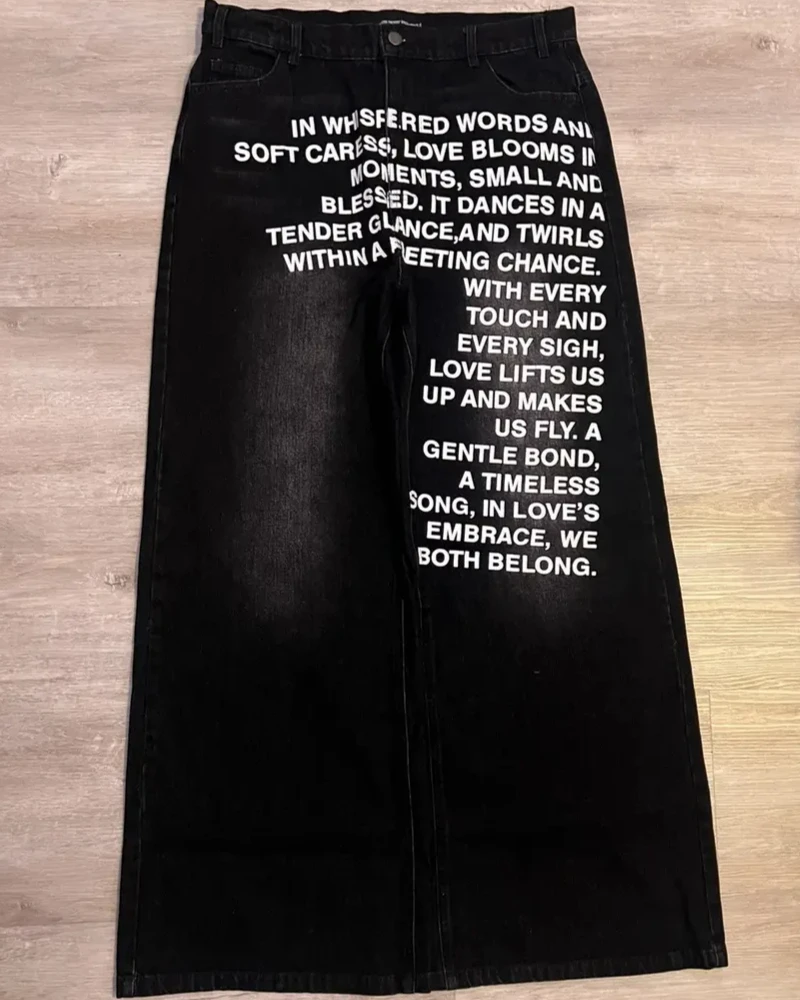 American retro letter pattern loose high waist women's jeans Y2K best selling Harajuku hip-hop wide-leg pants for men and women. 
American retro letter pattern loose high waist women's jeans Y2K best selling Harajuku hip-hop wide-leg pants for men and women.