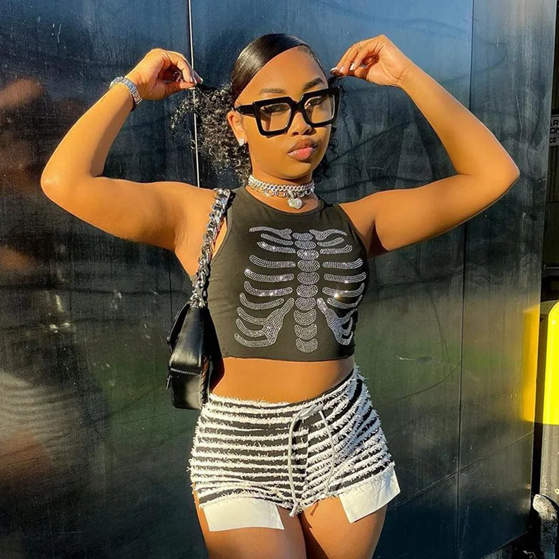 Fashion Diamonds Sleeveless Tank Crop Top Fashion Streetwear T Shirts Summer Women Clothes Female Casual Tees Shirt INS 2023
Fashion Diamonds Sleeveless Tank Crop Top Fashion Streetwear T Shirts Summer Women Clothes Female Casual Tees Shirt INS 2023