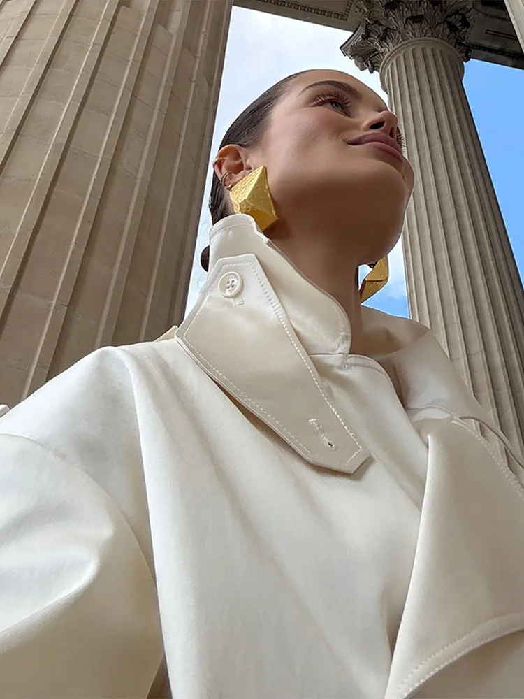 Elegant Stand Collar Silk Short Trench Women Casual Loose Double Breasted White Trenches Jacket Female 2025 Chic Street Outwear
Elegant Stand Collar Silk Short Trench Women Casual Loose Double Breasted White Trenches Jacket Female 2025 Chic Street Outwear