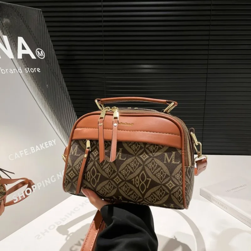 Chic Embossed Leather Crossbody Bag For Women Small Shoulder Bag RFID Blocking Handbag Secure For City Exploration And Travel
Chic Embossed Leather Crossbody Bag For Women Small Shoulder Bag RFID Blocking Handbag Secure For City Exploration And Travel