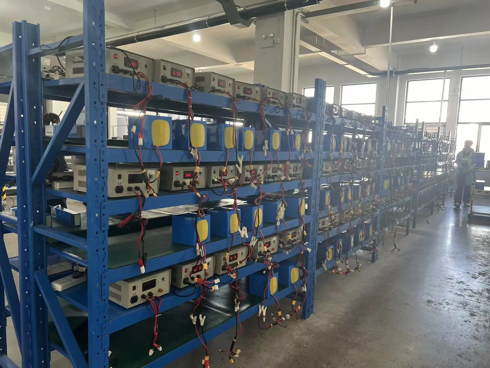 Горячие продажиВысокое качество 72 В 84 В 60 В 67,2 В Аккумулятор для скутера 30 Ач 40 Ач 50 Ач 60-100 Ач Аккумулятор для электрического скутера дальнего действия 21700 Замена
Горячие продажиВысокое качество 72 В 84 В 60 В 67,2 В Аккумулятор для скутера 30 Ач 40 Ач 50 Ач 60-100 Ач Аккумулятор для электрического скутера дальнего действия 21700 Замена