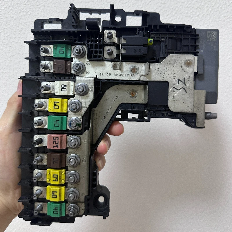 Automotive Parts Battery Manager 9665878080 9665878280 9665877980 For Peugeot Citroen C4 C4L DS4 DS5 508
Automotive Parts Battery Manager 9665878080 9665878280 9665877980 For Peugeot Citroen C4 C4L DS4 DS5 508