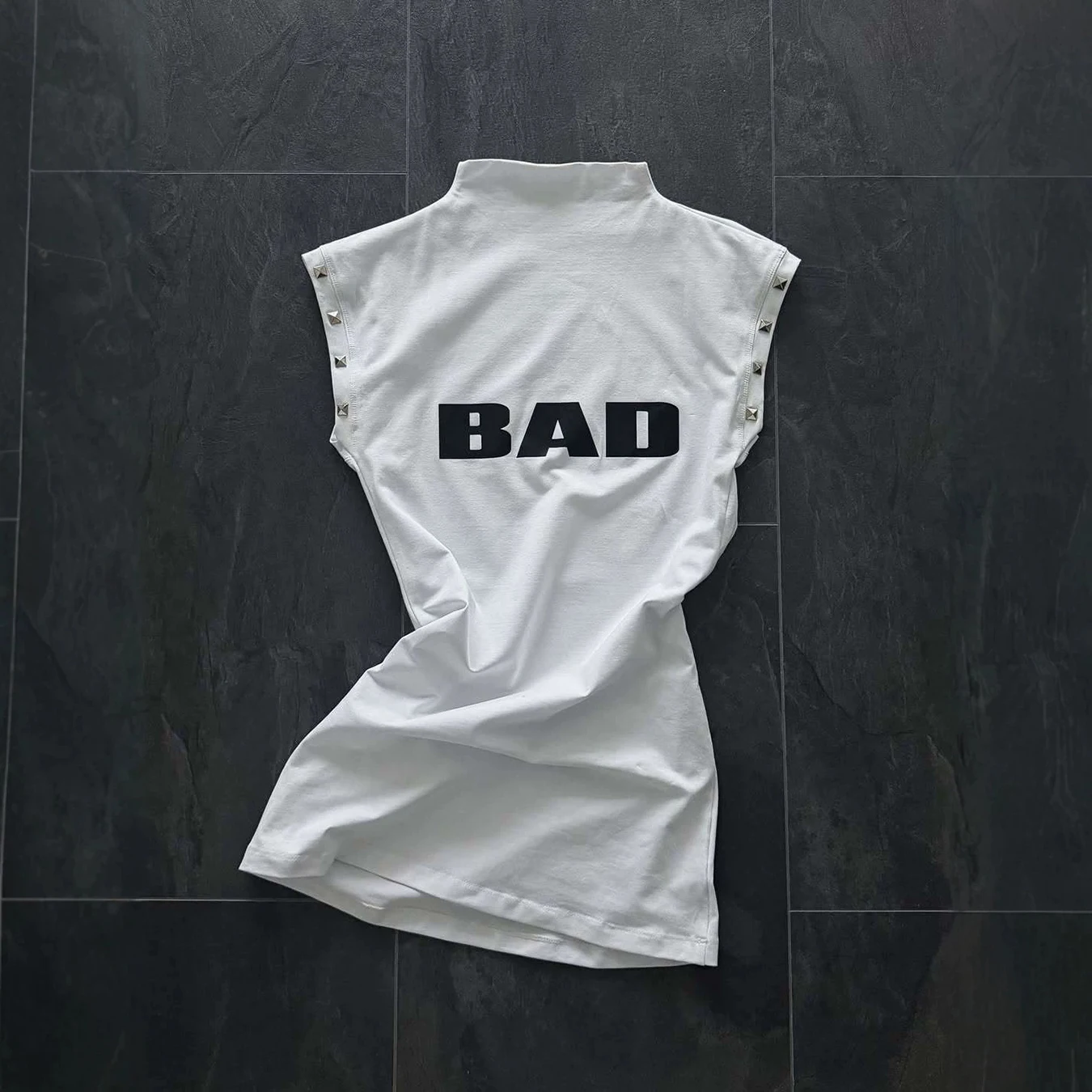Summer studded sleeveless small high neck dress with letter print sexy spicy girl slim fit hip hugging skirt white short skirt
Summer studded sleeveless small high neck dress with letter print sexy spicy girl slim fit hip hugging skirt white short skirt