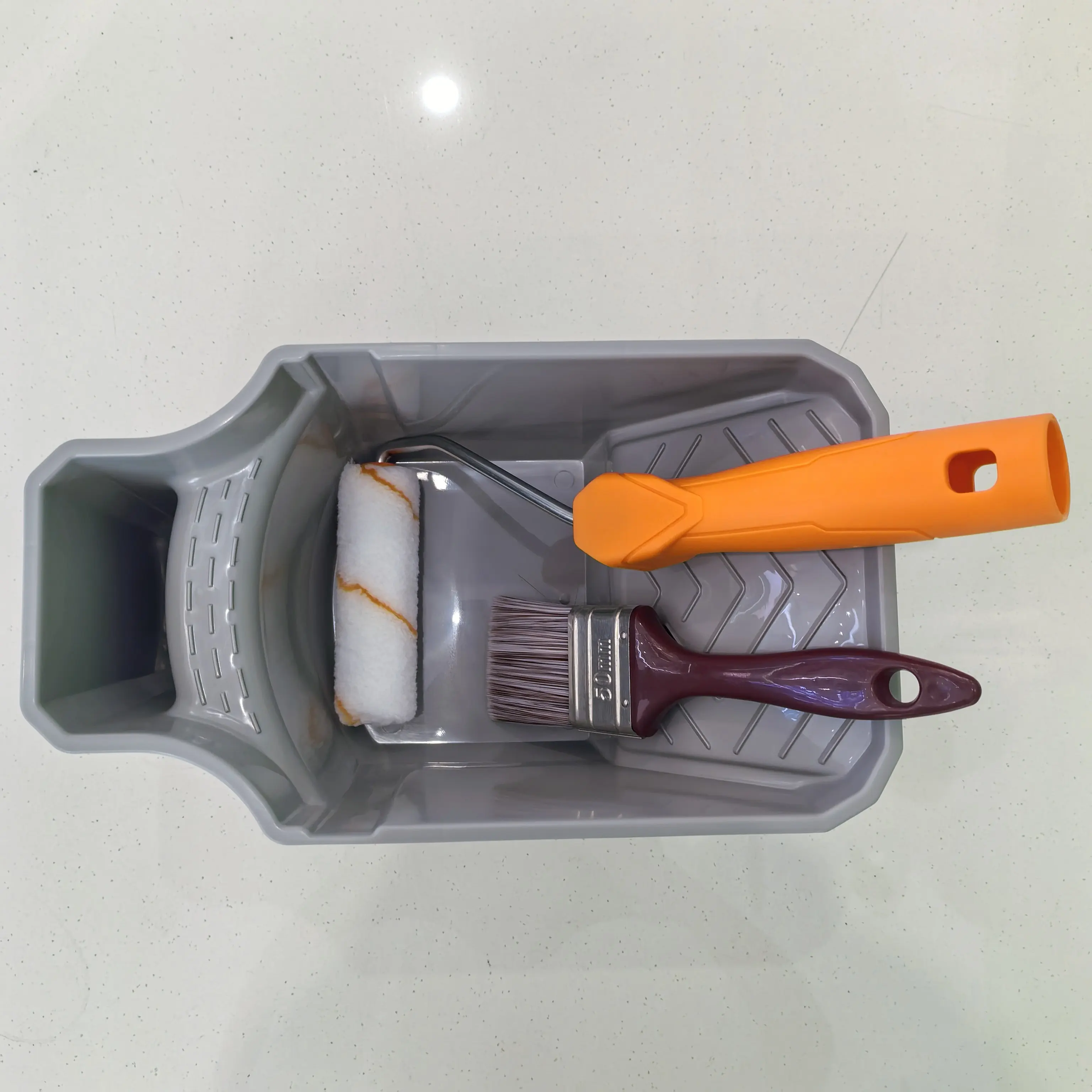 Brush cup set of 3, including one handheld cup, one roller brush, and one brush for wall painting and small area repair
Brush cup set of 3, including one handheld cup, one roller brush, and one brush for wall painting and small area repair