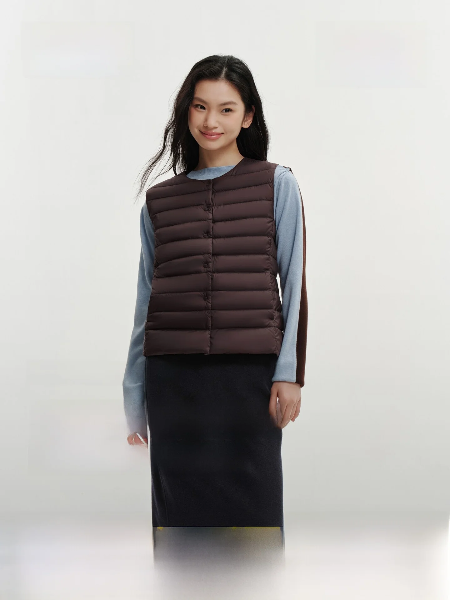 Bosideng 2026 Spring Lightweight Warm Duck down Vest Women's V-neck Vest Sleeveless Versatile Casual Style Short Length
Bosideng 2026 Spring Lightweight Warm Duck down Vest Women's V-neck Vest Sleeveless Versatile Casual Style Short Length