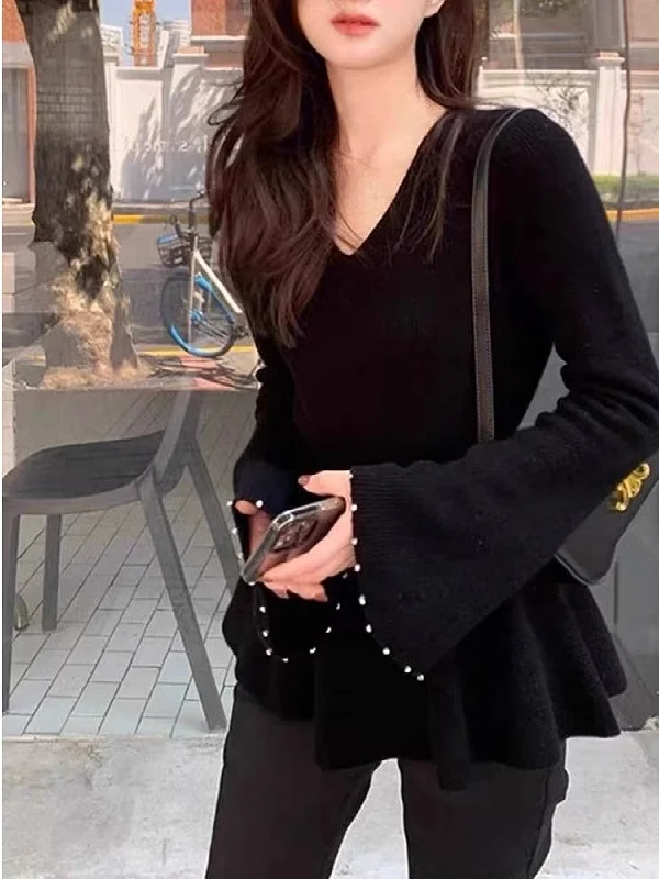 Black V-Neck Knitwear Women's plus Size Bell Sleeve Design Spring Inner Wear Slimming High Fashion Top Commute Style Loose Fit
Black V-Neck Knitwear Women's plus Size Bell Sleeve Design Spring Inner Wear Slimming High Fashion Top Commute Style Loose Fit