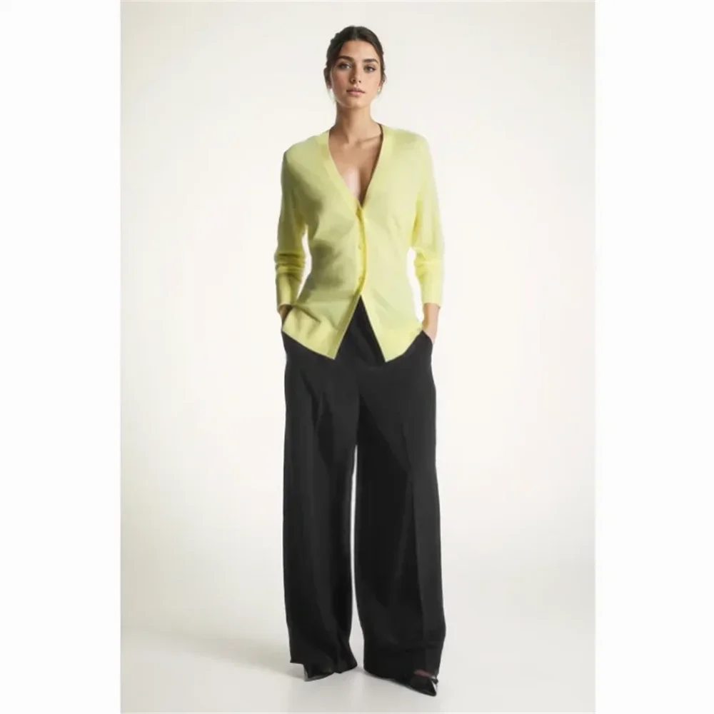 Cos Lris 2024 Spring New Women's Fashion Versatile Slim Fit V-neck Single breasted Solid Color Cardigan
Cos Lris 2024 Spring New Women's Fashion Versatile Slim Fit V-neck Single breasted Solid Color Cardigan