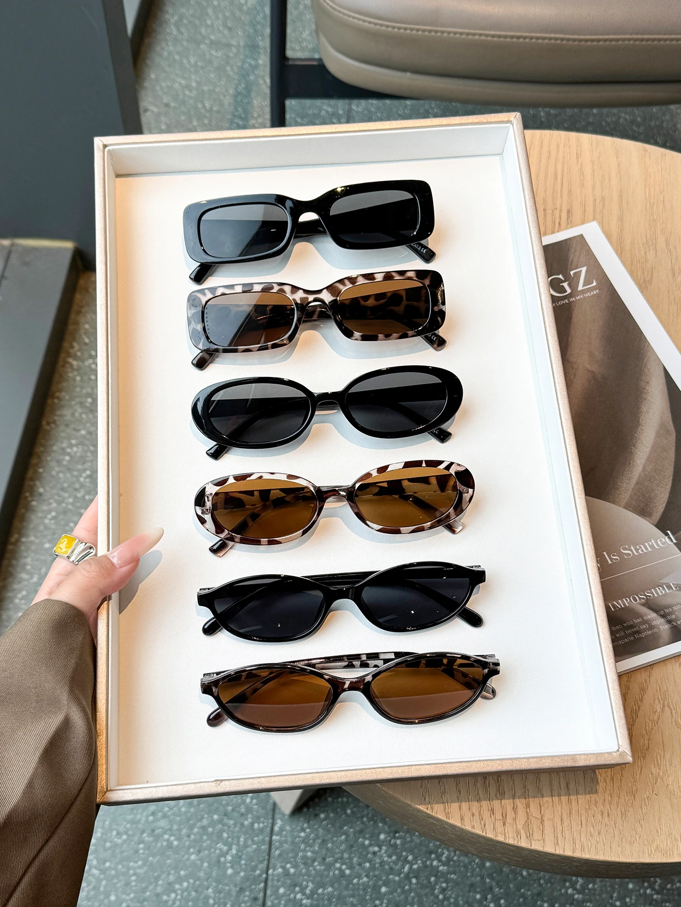 6Pcs Oval-Shaped Small Frame Glasses, Chic Black Color, Tortoise Shell Print Design, Casual Fashion Decorative Glasses
6Pcs Oval-Shaped Small Frame Glasses, Chic Black Color, Tortoise Shell Print Design, Casual Fashion Decorative Glasses