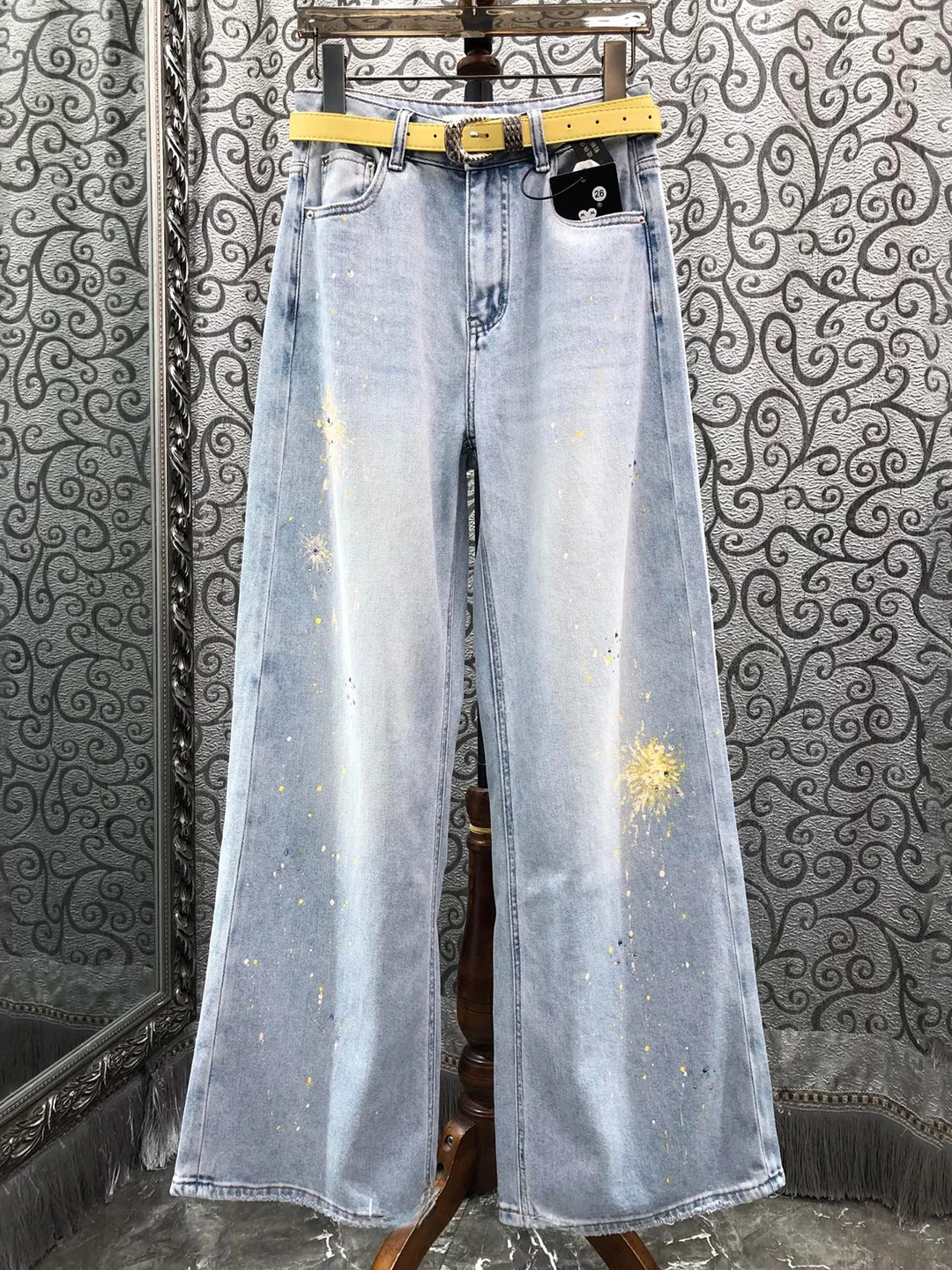 Milan Small Town High Waist Wide Leg Straight Jeans Blue Spray Graffiti Embroidery with Belt Women's Vintage Style Denim Pants
Milan Small Town High Waist Wide Leg Straight Jeans Blue Spray Graffiti Embroidery with Belt Women's Vintage Style Denim Pants