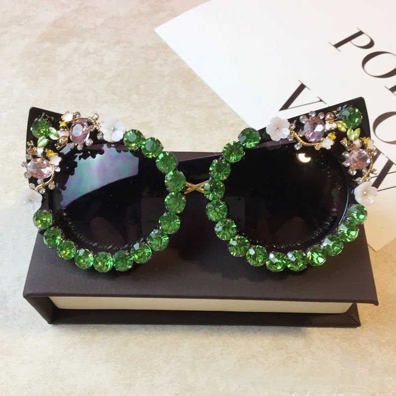 Brand Design Handmade Rhinestone Cat Eye Sunglasses Fashion Glasses Women Flower with Pearl Round Vintage Sunglasses Beach Party
Brand Design Handmade Rhinestone Cat Eye Sunglasses Fashion Glasses Women Flower with Pearl Round Vintage Sunglasses Beach Party