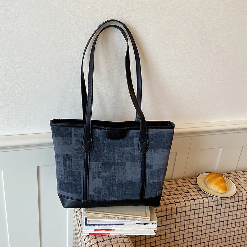 Exclusive pending accessories Women's new trendy tote bag, shoulder bag, handbag, fashionable and versatile commuting bag
Exclusive pending accessories Women's new trendy tote bag, shoulder bag, handbag, fashionable and versatile commuting bag