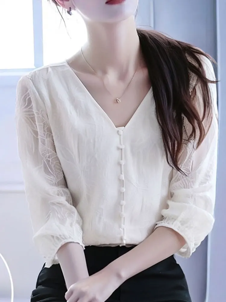 Шикарный кружевной топ для женщин с V-образным вырезом и одной пуговицей, прямой крой, шелковый, модный, весна 2025, корейский стиль
Шикарный кружевной топ для женщин с V-образным вырезом и одной пуговицей, прямой крой, шелковый, модный, весна 2025, корейский стиль