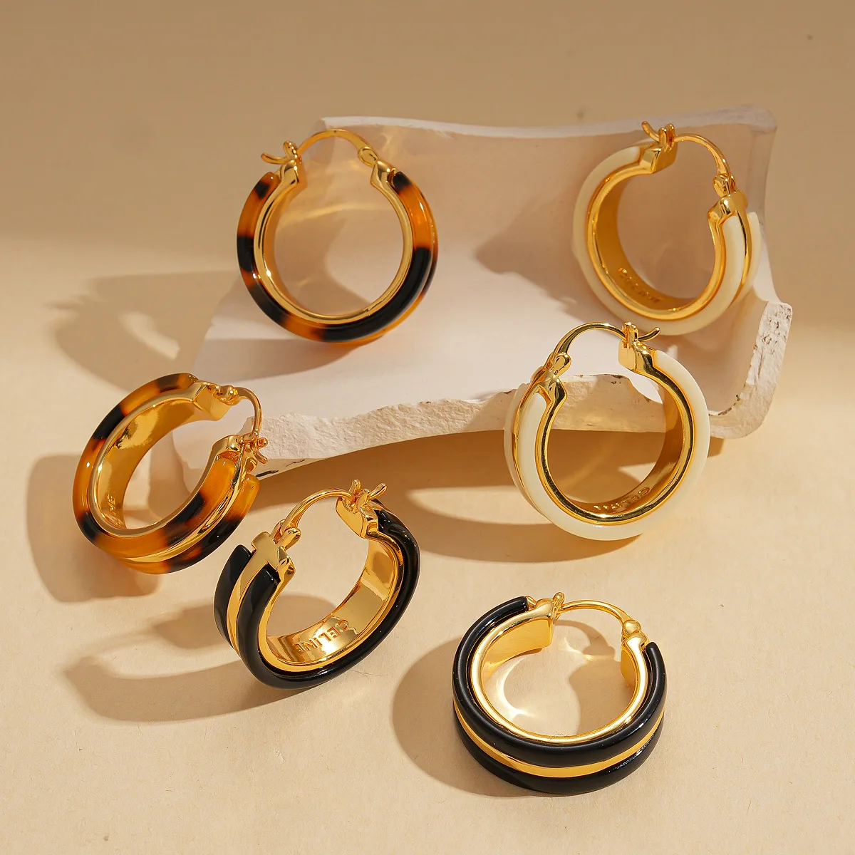 18k Gold Plated Leopard Print Round Hoop Earrings for Women Vintage Punk Acetic Acid Coffee Ear Loops Luxury Copper Jewelry
18k Gold Plated Leopard Print Round Hoop Earrings for Women Vintage Punk Acetic Acid Coffee Ear Loops Luxury Copper Jewelry