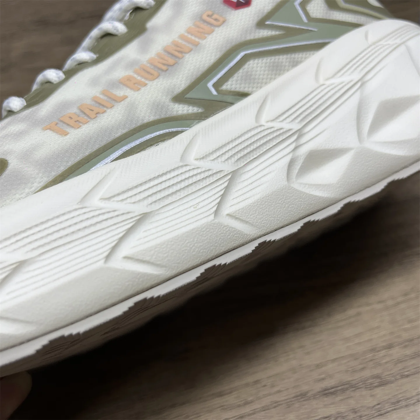 Summer hot new neutral outdoor wear-resistant breathable walking shoes men's high quality casual snow boots Very good hiking sho
Summer hot new neutral outdoor wear-resistant breathable walking shoes men's high quality casual snow boots Very good hiking sho