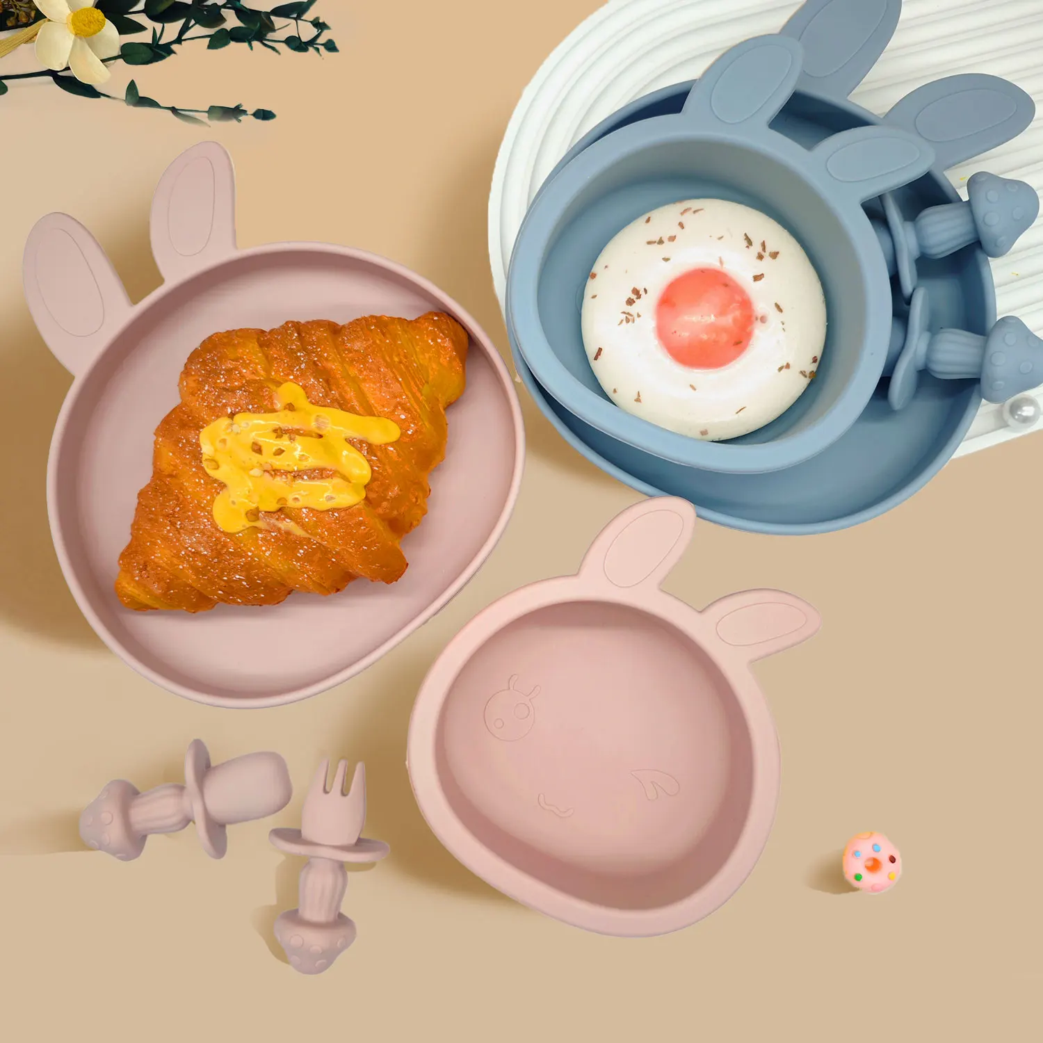 4Pcs/set children's silicone tableware set, baby eating dinner plate, cartoon shape children's dinner plate with suction cups
4Pcs/set children's silicone tableware set, baby eating dinner plate, cartoon shape children's dinner plate with suction cups