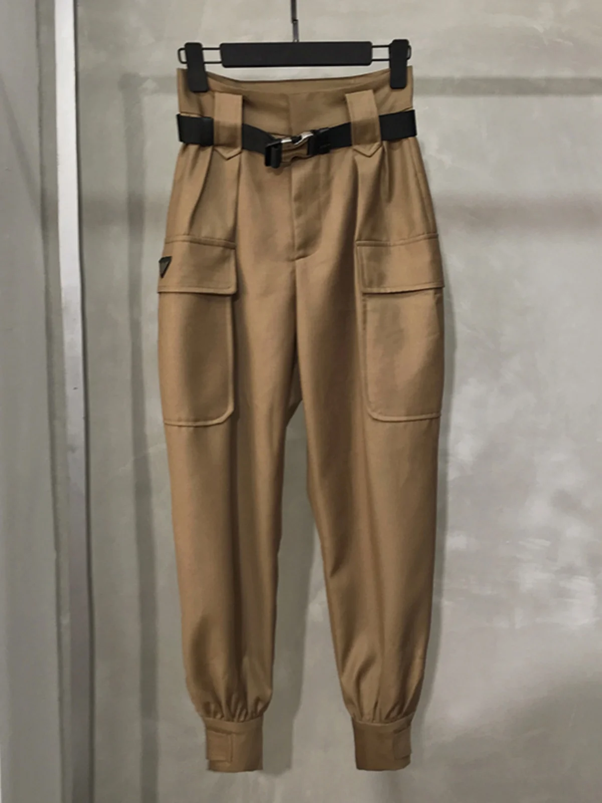 Женские повседневные брюки с высокой талией, прямые, свободного кроя, в рабочем стиле, осенне-зимние, модные, с карманами, в стиле BF
Женские повседневные брюки с высокой талией, прямые, свободного кроя, в рабочем стиле, осенне-зимние, модные, с карманами, в стиле BF