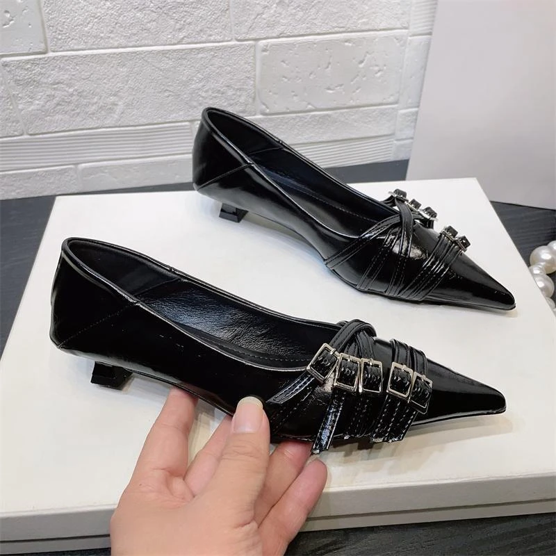 Black Women High Heels Designer Buckle Strap Pumps Women Pointed Leather Heels Wedding Banquet Ladies Shoes New Low Dress Heels
Black Women High Heels Designer Buckle Strap Pumps Women Pointed Leather Heels Wedding Banquet Ladies Shoes New Low Dress Heels