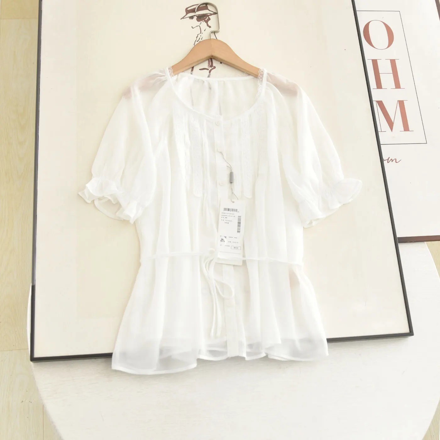 Elegant Style 2026 Summer Women's Shirt Lace Splicing round Neck Waist Cinching Slimming White Chiffon Blouse Breathable Shor...
Elegant Style 2026 Summer Women's Shirt Lace Splicing round Neck Waist Cinching Slimming White Chiffon Blouse Breathable Shor...