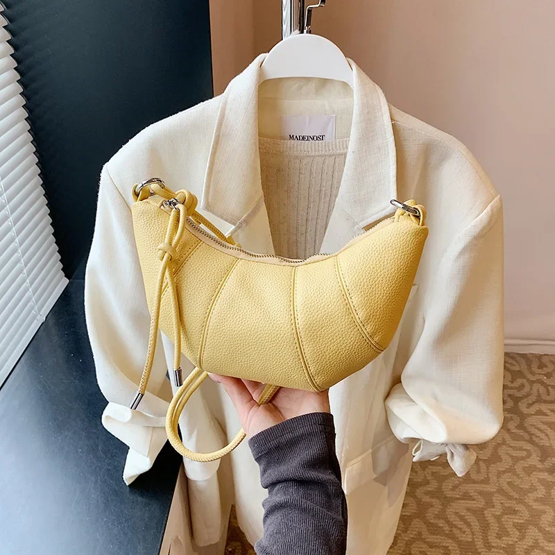 Underarm Bag for Women, Korean Version, Fashionable and Simple Dumpling Bag, High-end Feeling, Single Shoulder Bag for Women.
Underarm Bag for Women, Korean Version, Fashionable and Simple Dumpling Bag, High-end Feeling, Single Shoulder Bag for Women.