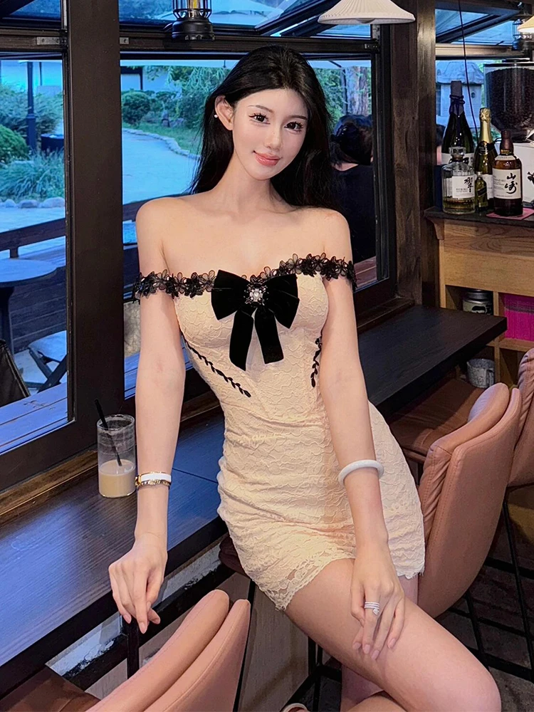 Pure Desire Sexy Lace Splice One Shoulder Dress Women Early Spring Slimming Sexy Bodycon Skirt Short Sleeve Tight Fit Dress
Pure Desire Sexy Lace Splice One Shoulder Dress Women Early Spring Slimming Sexy Bodycon Skirt Short Sleeve Tight Fit Dress