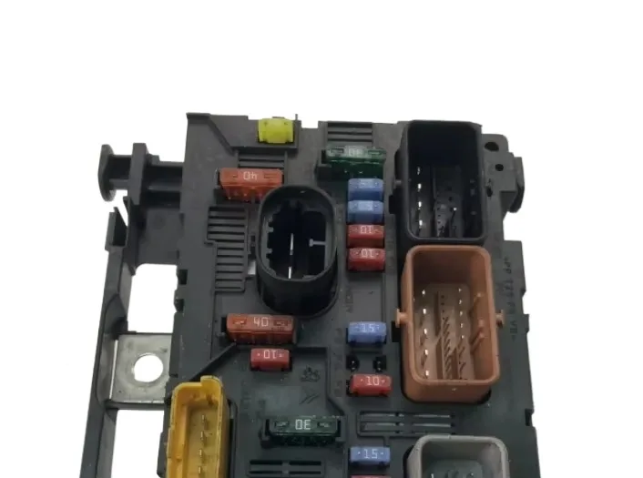 Original Fuse Box Control Unit Assembly BSM-L11 for Peugeot 307, Citroen C4, Part No. 9664055780, 6500FH, Low Configuration
Original Fuse Box Control Unit Assembly BSM-L11 for Peugeot 307, Citroen C4, Part No. 9664055780, 6500FH, Low Configuration