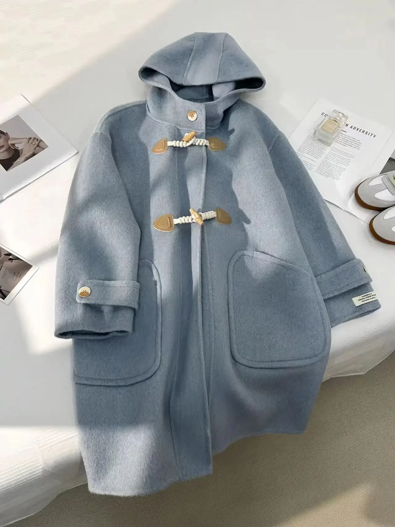 Academy Style Double-sided wool Coat, Small Hooded Cowhide Button High-end Jacket, Women's Autumn and Winter New 2025
Academy Style Double-sided wool Coat, Small Hooded Cowhide Button High-end Jacket, Women's Autumn and Winter New 2025