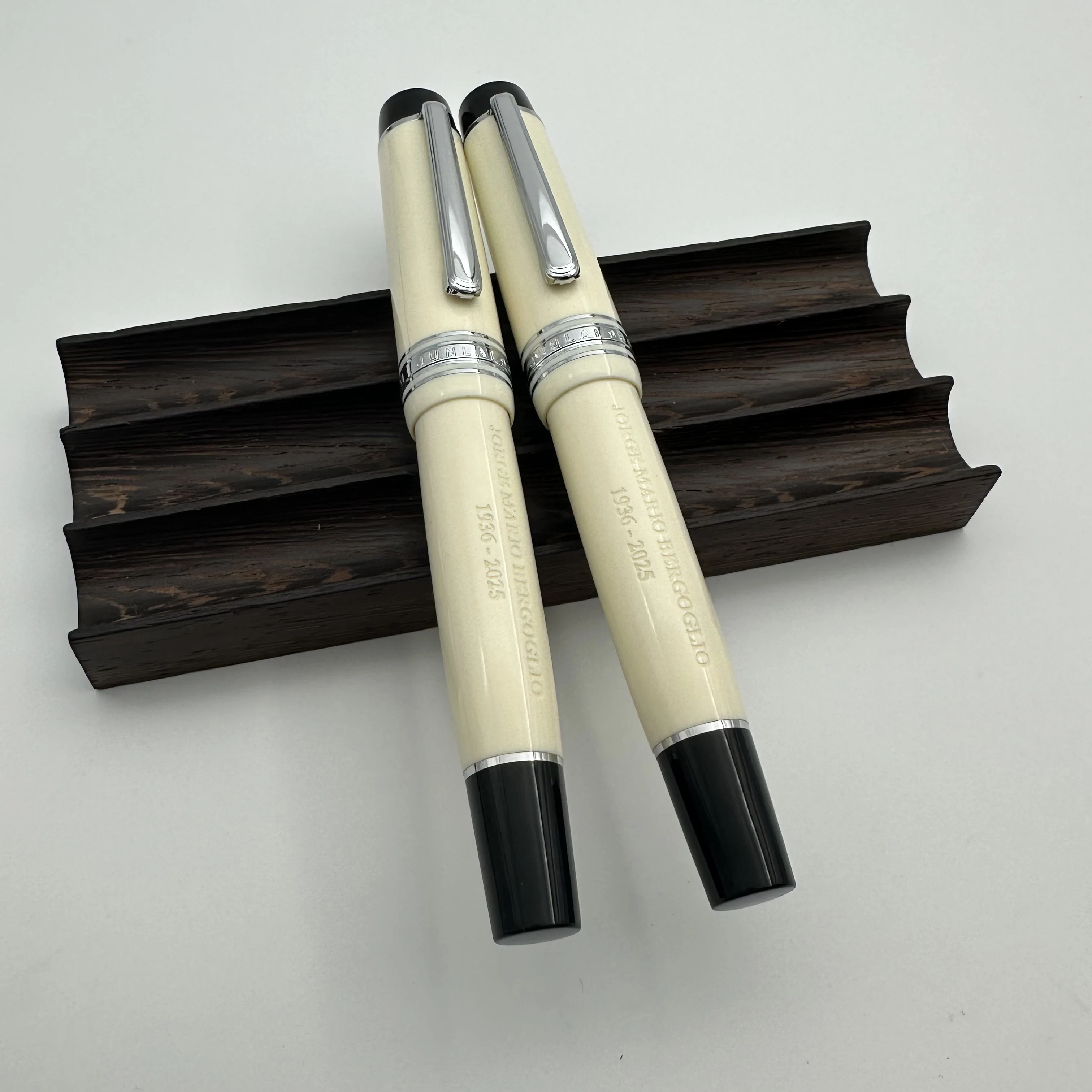 WingSung Giant 930 Resin Piston Fountain Pen N0.9 Iraurita F/M/B Nib Gold/Silver Clip Business Student Writing Gift Pen
WingSung Giant 930 Resin Piston Fountain Pen N0.9 Iraurita F/M/B Nib Gold/Silver Clip Business Student Writing Gift Pen
