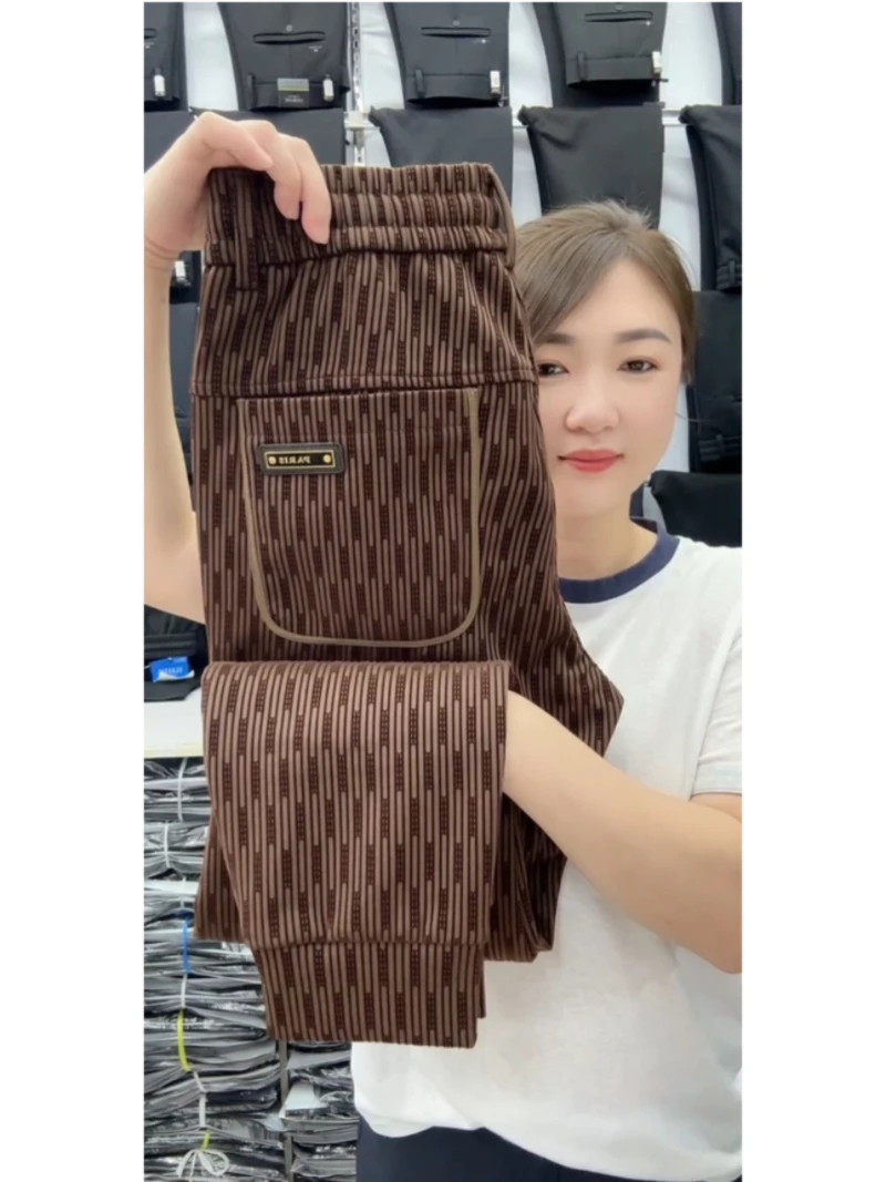 Men's Casual Loose Fit Elastic Waist Striped Pants Faionable Versatile High Waist Trousers Polyester Fiber High End Sle
Men's Casual Loose Fit Elastic Waist Striped Pants Faionable Versatile High Waist Trousers Polyester Fiber High End Sle