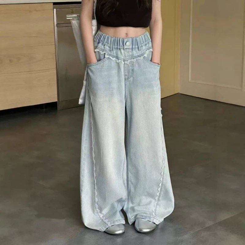 2025 Autumn and Winter New Mid Size Children's Lace Spliced Waist Light Colored Cotton Wide Leg Jeans
2025 Autumn and Winter New Mid Size Children's Lace Spliced Waist Light Colored Cotton Wide Leg Jeans