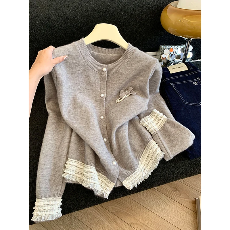 Korean Style Bow Knitted Cardigan Women 2025 New Autumn Cute Lace Sweater Outerwears Casual Long Sleeve Female Jumpers
Korean Style Bow Knitted Cardigan Women 2025 New Autumn Cute Lace Sweater Outerwears Casual Long Sleeve Female Jumpers