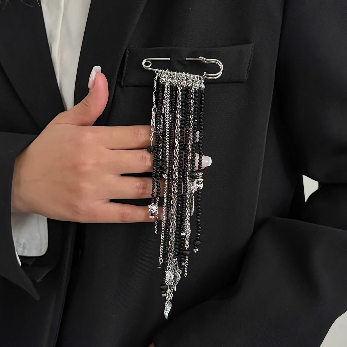 2026 Exaggerate Long Tassel Chain Brooch Women Handmade Beaded Many Layer Chain Multi Functional Fixed Pin Pants Clothes Decor
2026 Exaggerate Long Tassel Chain Brooch Women Handmade Beaded Many Layer Chain Multi Functional Fixed Pin Pants Clothes Decor